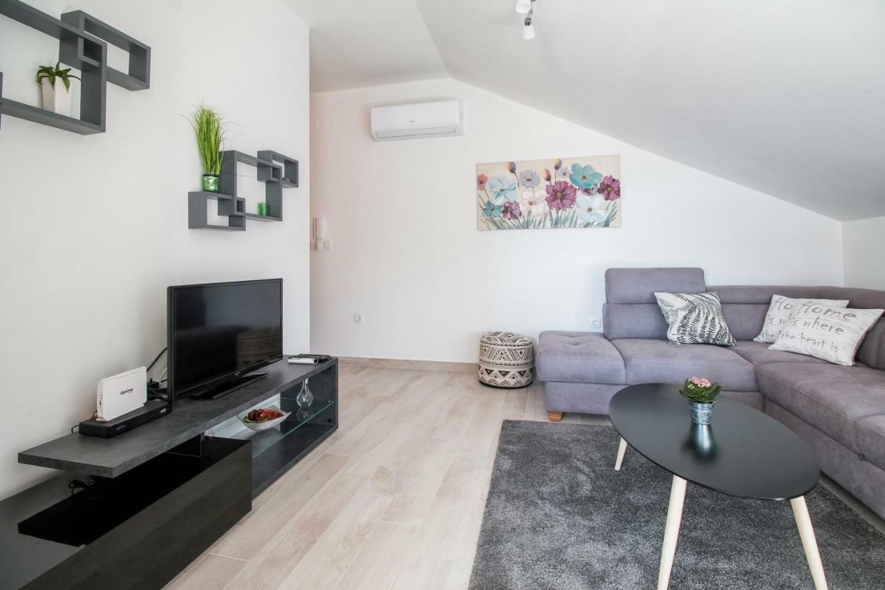 Apartment Hera With Balcony And Free Parking Zadar Exterior photo